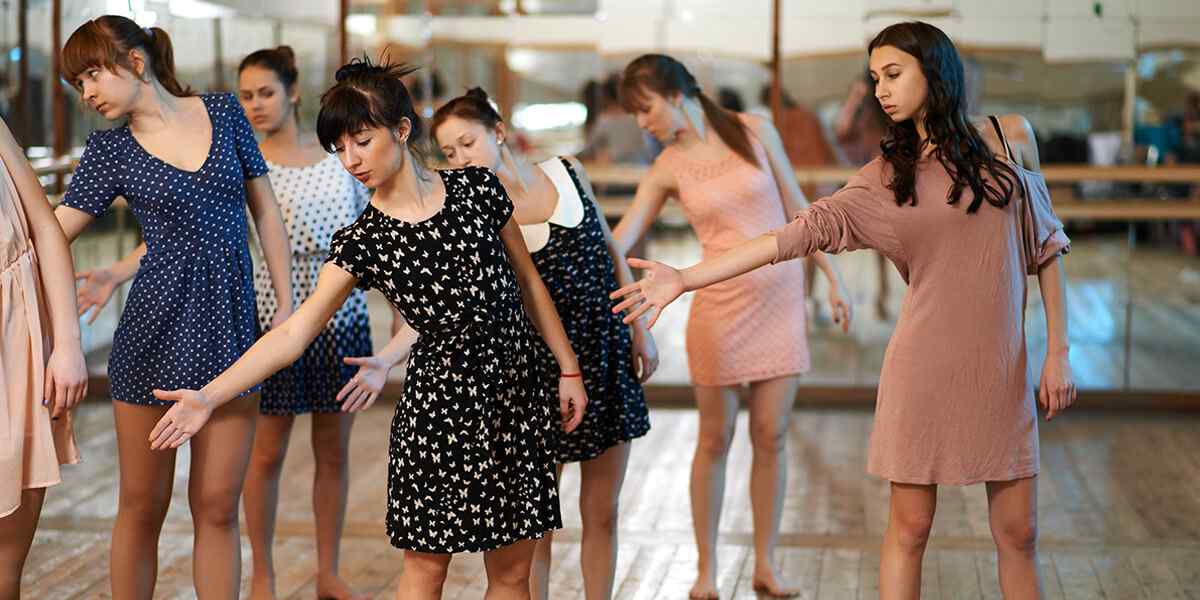 https://www.sunstarschool.com/wp-content/uploads/2019/04/inner_dance_01.jpg